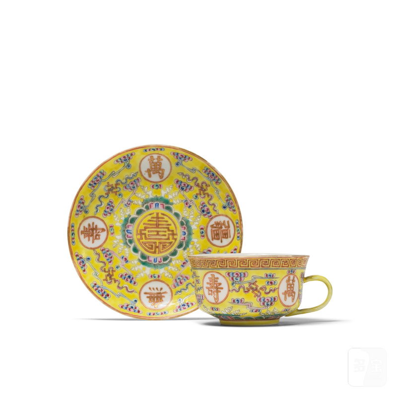 清光緒 黃地粉彩「萬壽無疆」盃碟一套 「大清光緒年製」款 | TASSE ET SOUCOUPE EN PORCELAINE DE LA FAMILLE ROSE À FOND JAUNE - 图4